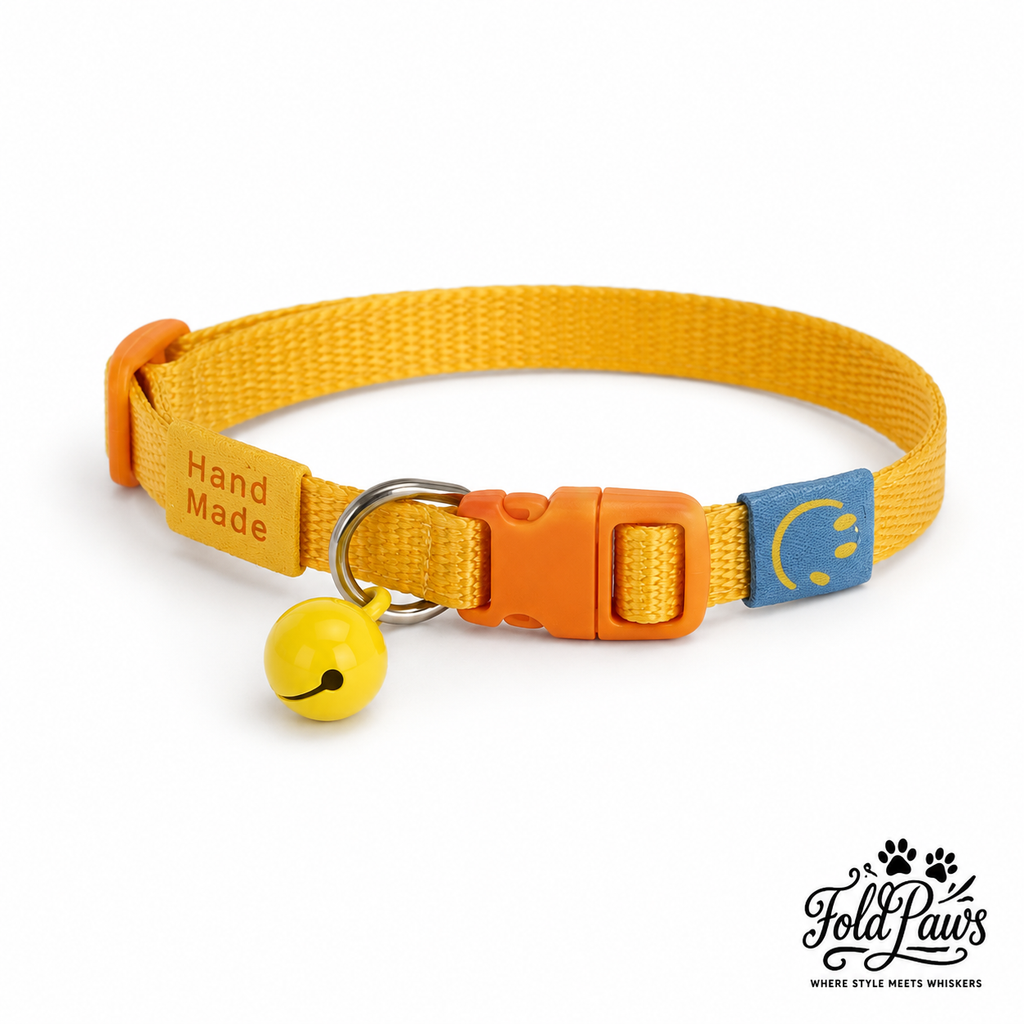 Fold Paws Adjustable Cat Collar with Bell – Size S, 23–33 cm