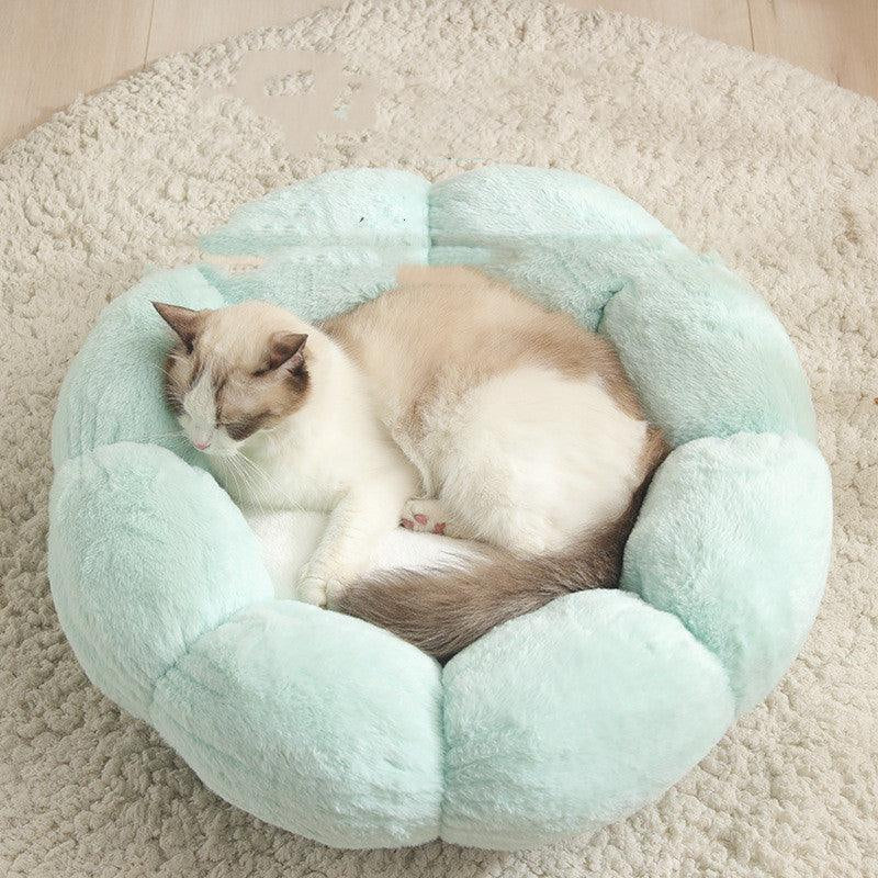 Floral Haven Pet Bed - Luxurious Flower-Shaped Blanket for Dogs and Cats